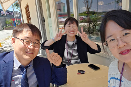 릴리, 세라와 함께하는 존의 식탁!​