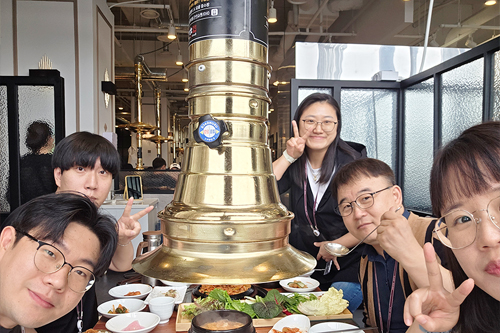 이안, 알리, 엘레나, 릴리와 함께하는 존의 식탁!​