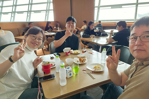 데이빗, 샤오와 함께하는 존의 식탁!​