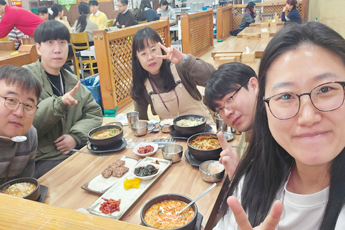 이안, 알리, 릴리, 엘레나와 함께하는 존의 식탁!​