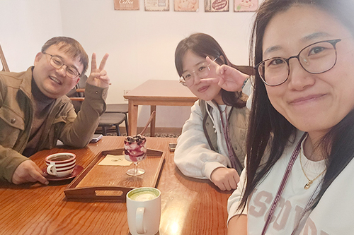 릴리, 엘레나와 함께하는 존의 식탁!​