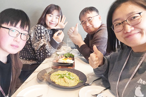 앤, 코빈, 엘레나, 릴리와 함께하는 존의 식탁!