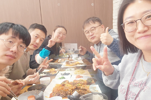 잭, 빈센트, 안나, 엘레나, 릴리와 함께하는 존의 식탁!