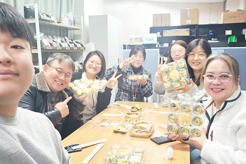 샤오, 케이시, 말루, 데이빗, 엘레나와 함께하는 존의 식탁!