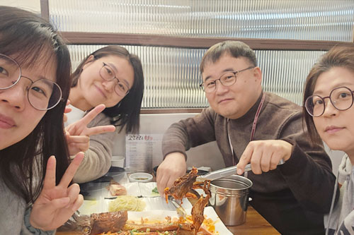 미카, 릴리, 엘레나와 함께하는 존의 식탁!