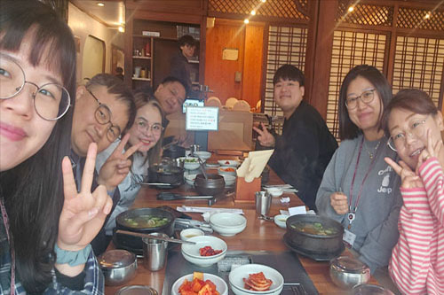 말루, 에드윈, 데이빗, 아리사, 릴리, 엘레나와 함께하는 존의 식탁!