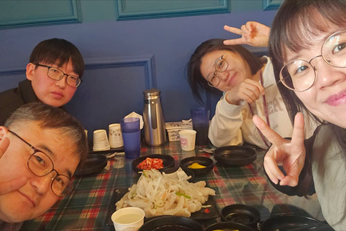 코빈, 릴리, 엘레나와 함께하는 존의 식탁!