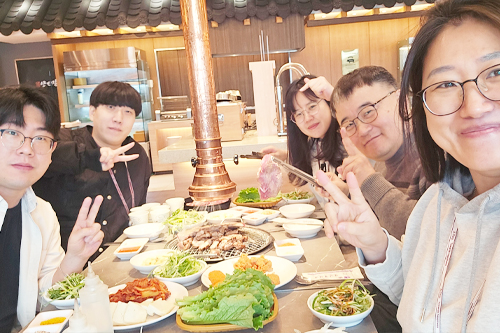 알리, 이안, 엘레나, 릴리와 함께하는 존의 식탁!