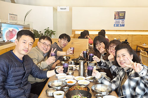 지니, 세라, 빈센트, 잭, 릴리와 함께하는 존의 식탁!