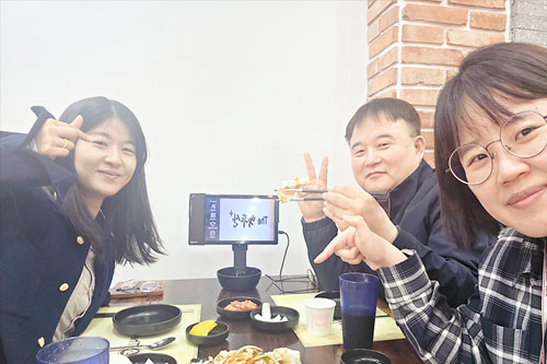 케이시, 릴리와 함께하는 존의 식탁!