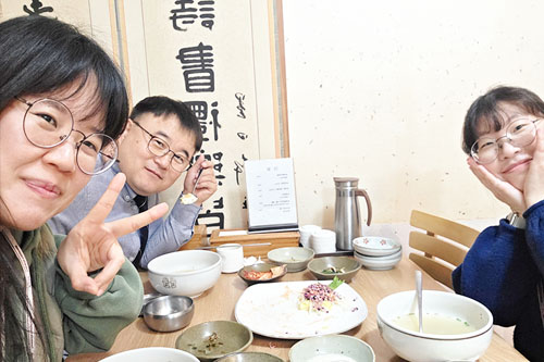 세라, 릴리와 함께하는 존의 식탁!