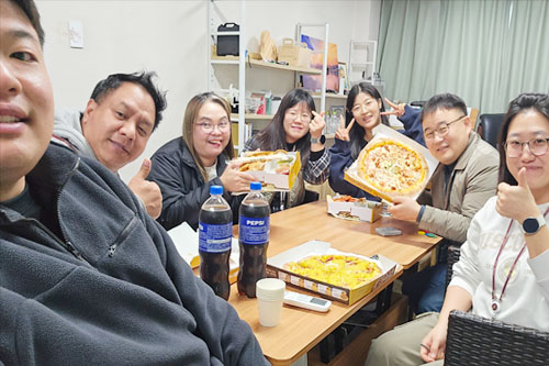 데이빗, 에드윈, 말루, 케이시, 릴리, 엘레나와 함께하는 존의 식탁!