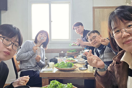 스캇, 앤, 코빈, 엘레나, 릴리와 함께하는 존의 식탁!