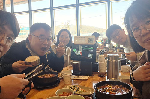 스캇, 라라, 에이든, 릴리와 함께하는 존의 식탁!