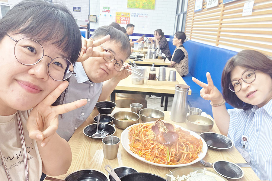 미카, 릴리와 함께하는 존의 식탁!​