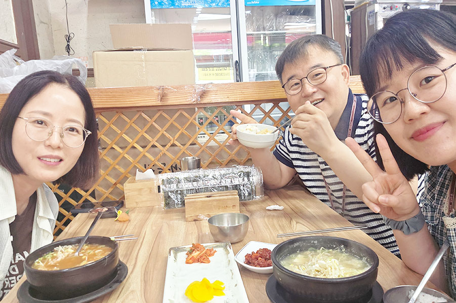 라라, 릴리와 함께하는 존의 식탁!​