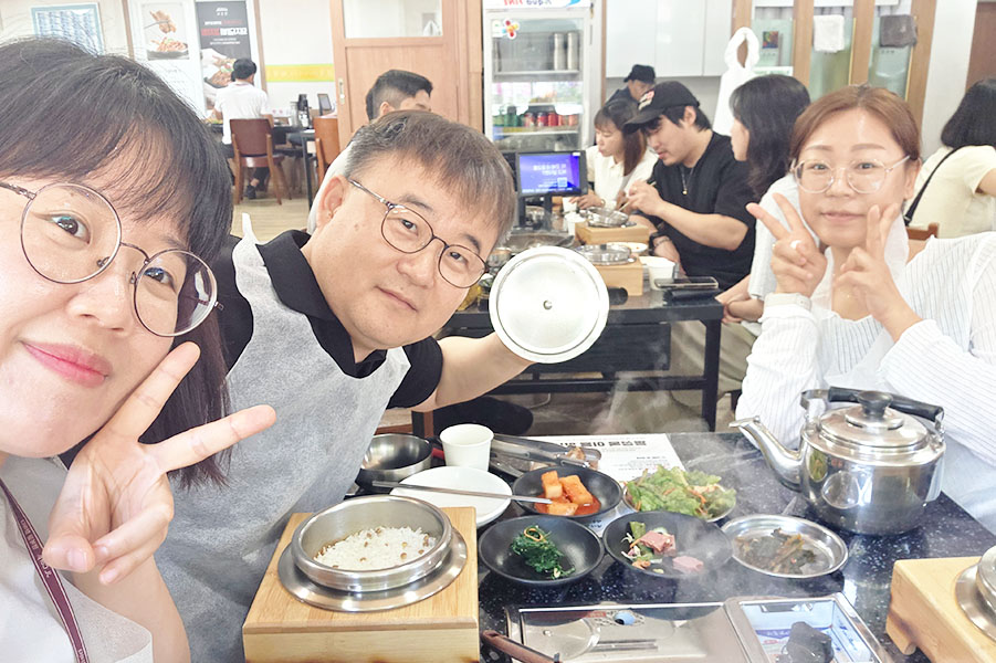 아리샤, 릴리와 함께하는 존의 식탁!​