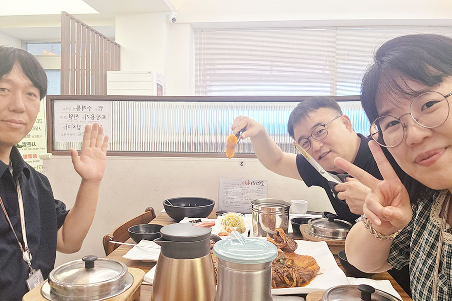 조나단, 릴리와 함께하는 존의 식탁!​