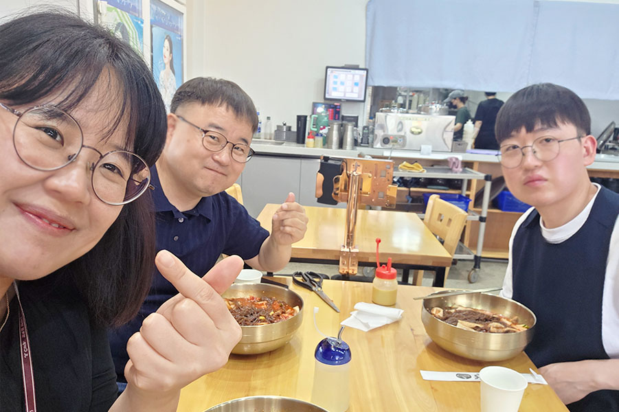 코빈, 릴리와 함께하는 존의 식탁!