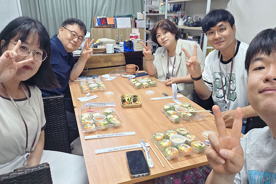 미카, 다니엘, 데이빗, 릴리와 함께하는 존의 식탁!