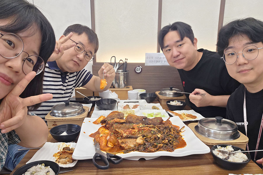 제임스, 브로디, 릴리와 함께하는 존의 식탁!
