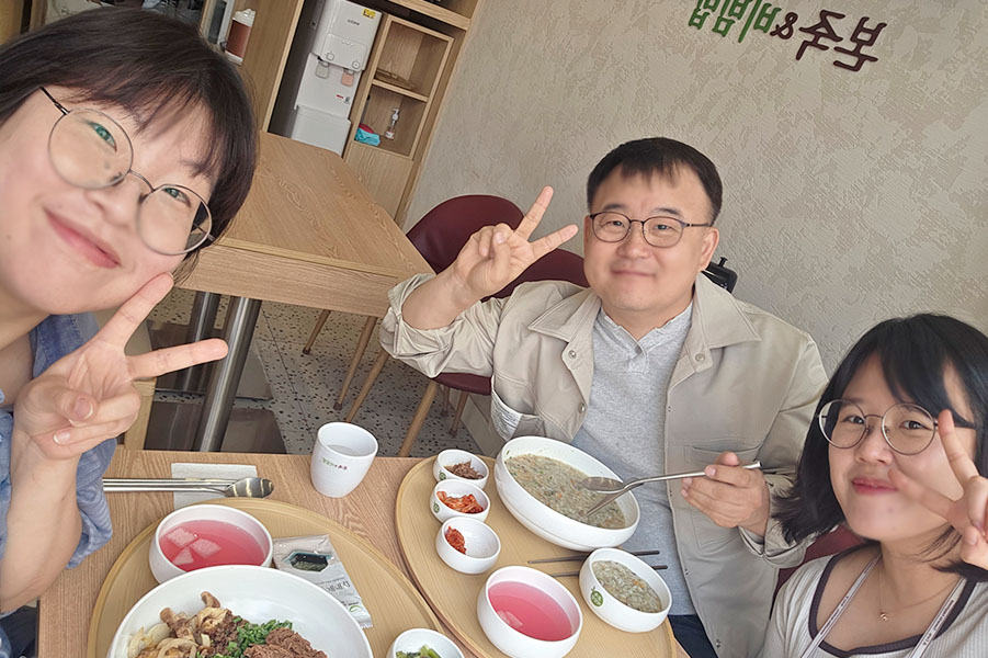 세라, 릴리와 함께하는 존의 식탁!