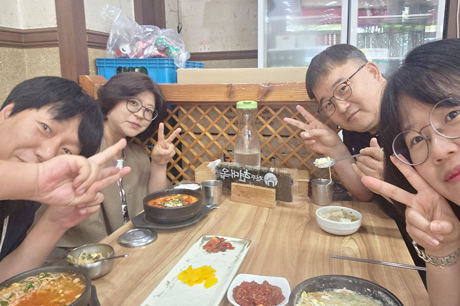 미카, 조나단, 릴리와 함께하는 존의 식탁!