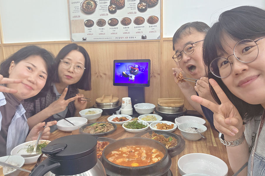 라라, 지니, 릴리와 함께하는 존의 식탁!